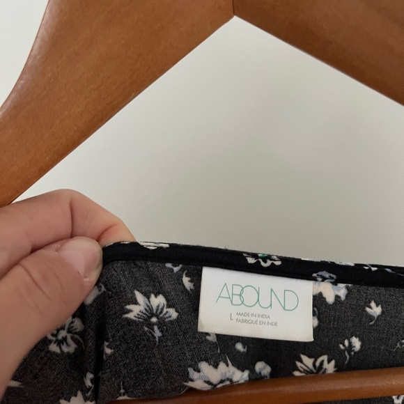 Abound Black Floral Top with Vneck and buttons, size Large - Picture 2 of 4